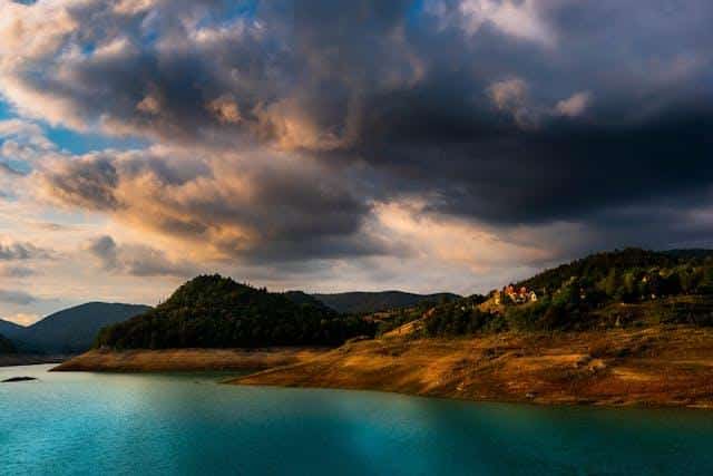 A blue lake under the cloudy sky.