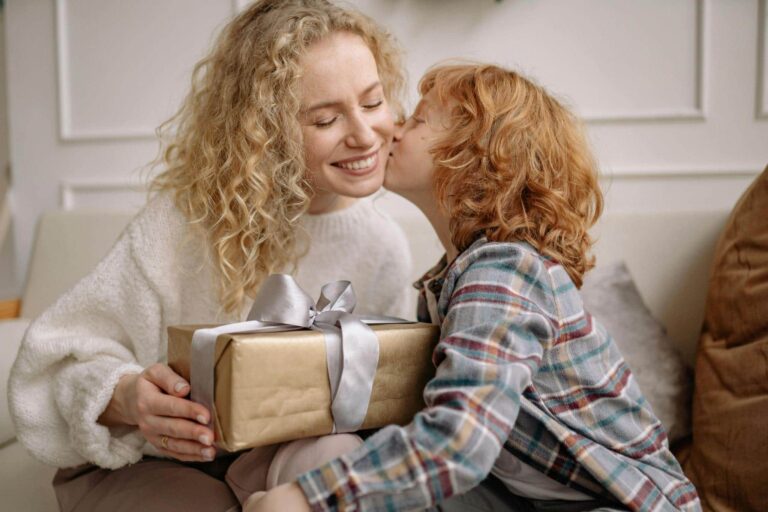 A girl giving her mom a present and saying happy birthday in Serbian